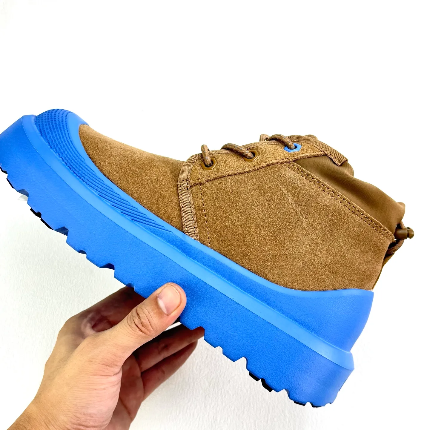 Local 💰600 [Wang Yibo's same style 3991UGG waterproof Tasman high top] The upper is made of high-mercerized cow suede, with fine texture and good gloss, non-currency cow suede! The outsole is made of a combination of injection molding and IP foam (referred to as the original sole). It requires multiple processes and high costs. It is lightweight and feels better on your feet. It is a one-piece, ready-made outsole that is not a currency! Sheep fur lining, warm and skin-friendly size: 35 36 37 38 39 40 41 42 43 44 45